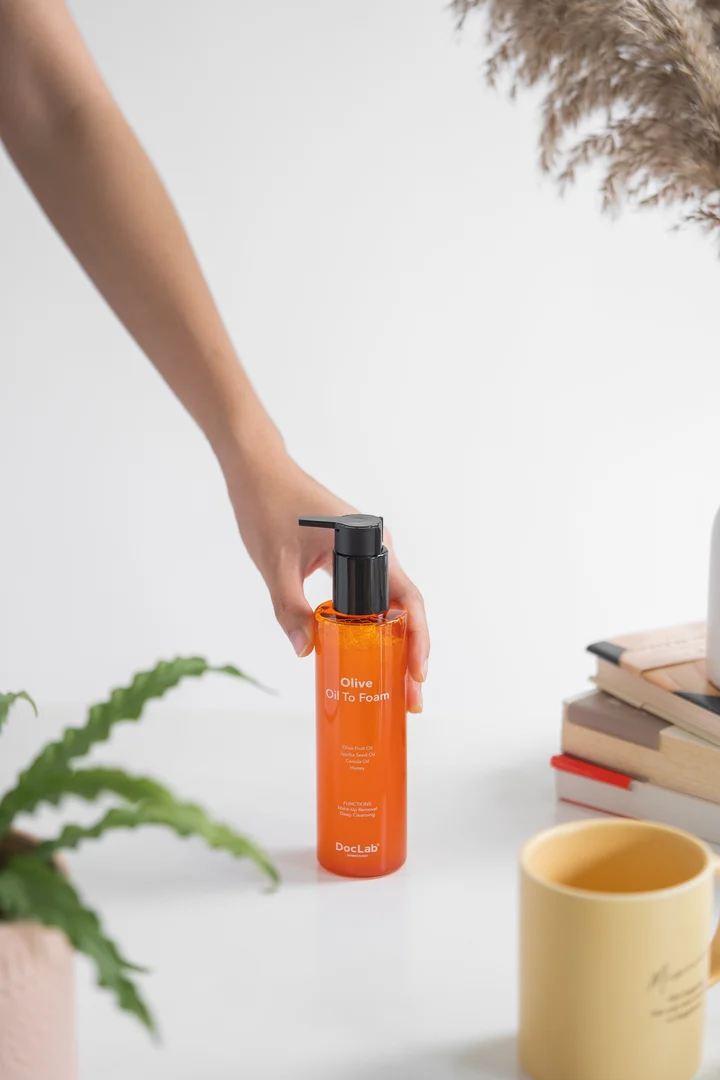 Olive Oil-to-Foam Cleanser, image 2 of 5
